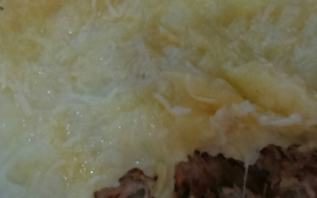 Escondidinho de carne de sol com batata e creme com requeijão.