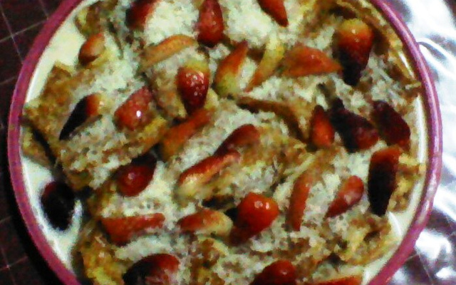 Bolo de coco e morangos