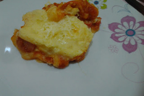 Bolo de batata com salsicha e queijo