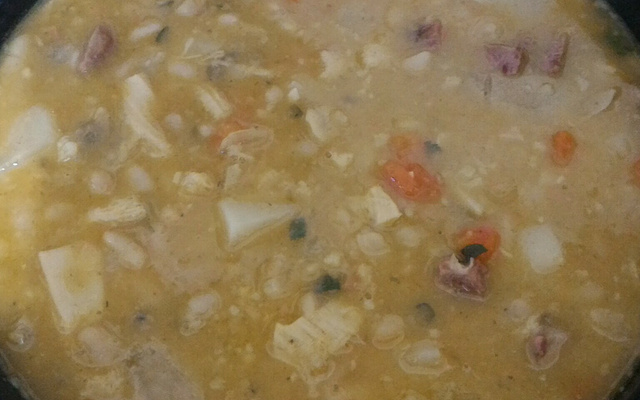 Mocotó com dobradinha, feijão branco e legumes da Vanessa