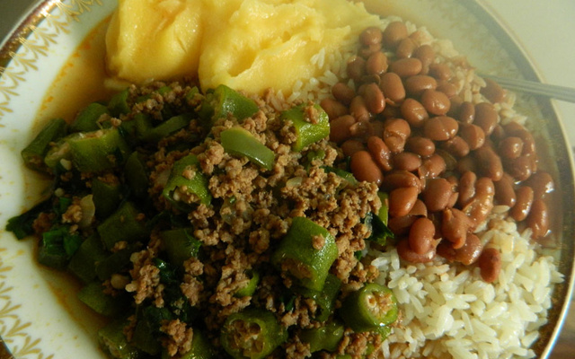 Carne moída com quiabo