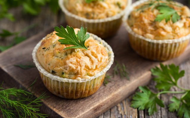 Muffins de bacon e parmesão
