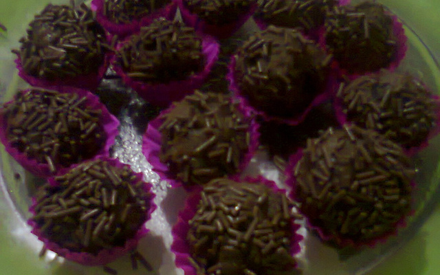 Brigaeiro de biscoito maizena chocolate