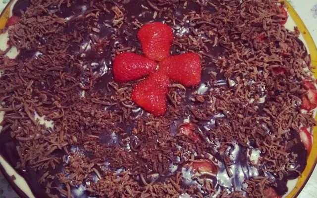 Pavê de chocolate com morangos