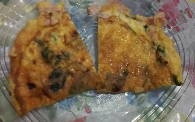 Omelete com queijo e presunto