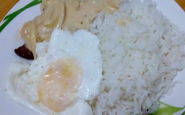 Bife acebolado com molho de maionese