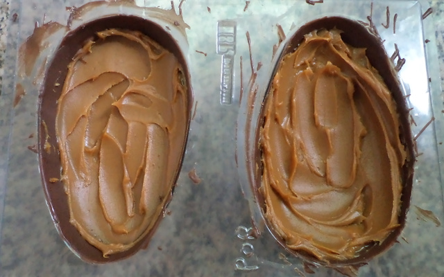 Ovo de Páscoa recheado de doce de leite