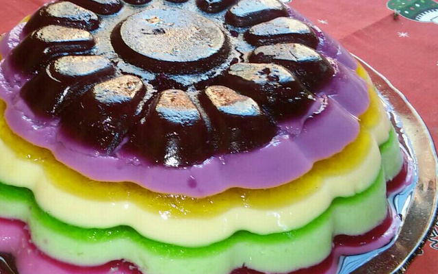 Gelatinas coloridas em camadas