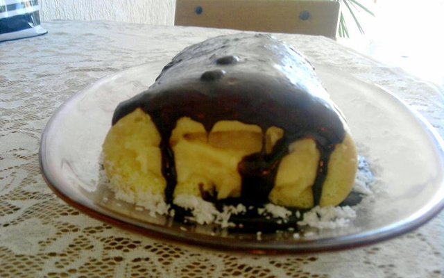 Rocambole de coco e brigadeiro branco