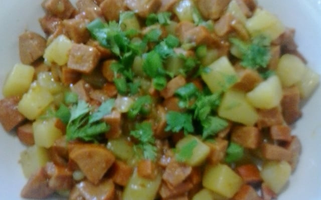 Salsicha com batatas