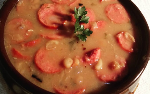 Feijão carioca com linguiça calabresa