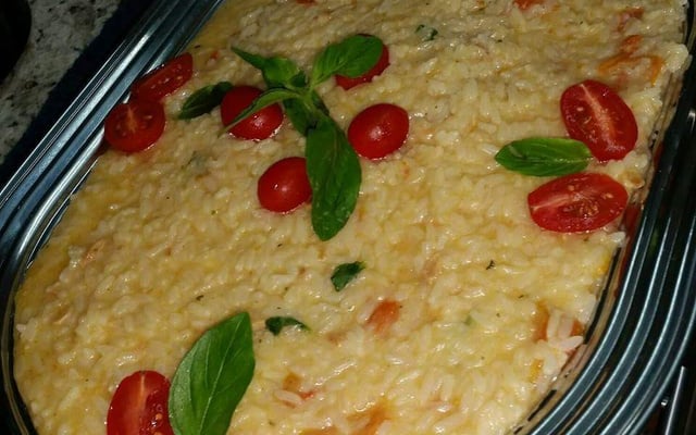 Risoto de tomate cereja, alho e manjericão