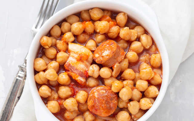 Grão-de-bico com calabresa