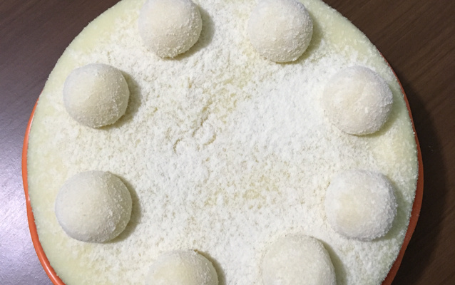 Bolo vulcão de leite em pó com creme de avelã