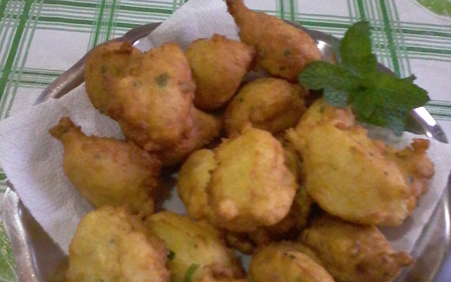 Bolinho de mandioca e calabresa