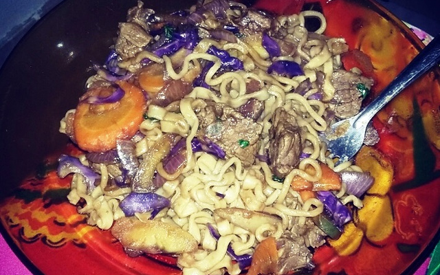 Yakisoba de miojo simples