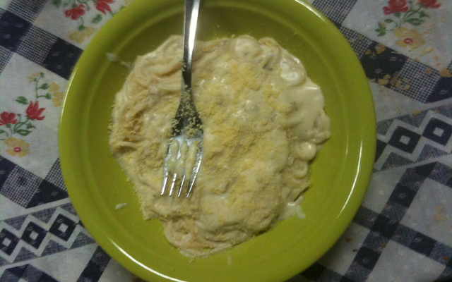 Macarrão ao molho de cebola