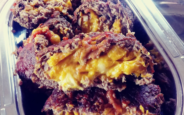 Rocambole de carne recheado de cabotiá