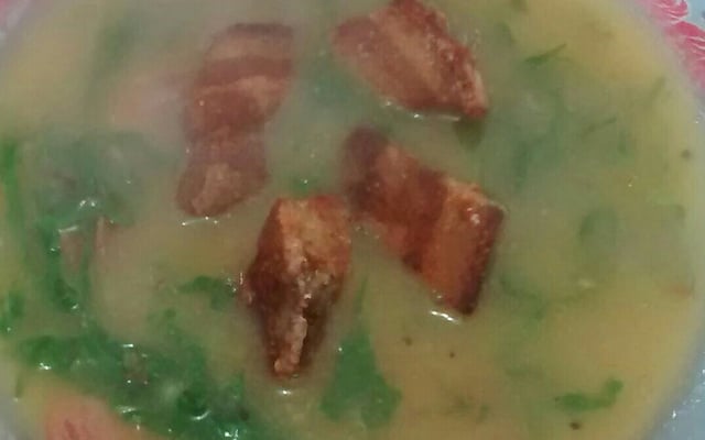 Caldo verde de mandioca