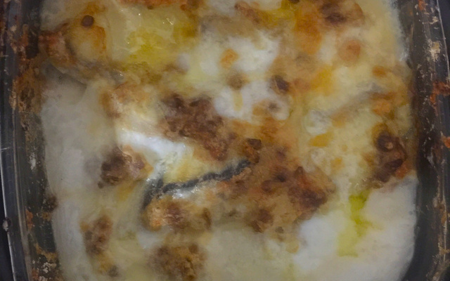 Posta de cação empanado com creme de cebola