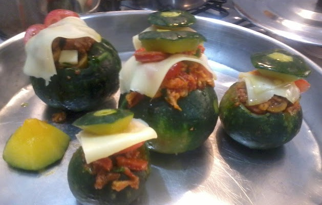 Abobrinha recheada com frango