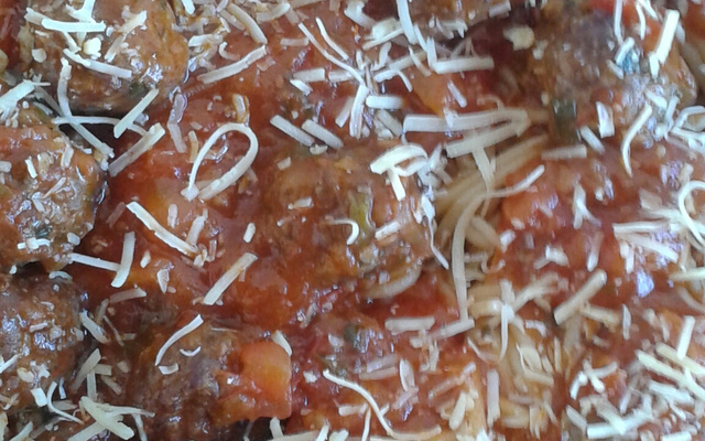 Espaguete com almôndegas