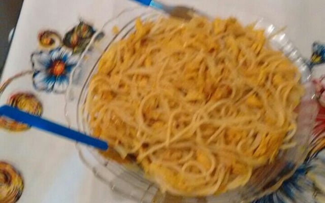 Macarrão ao alho e óleo com peito de frango flambado