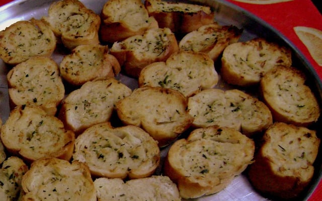 Pasta de alho para torradas