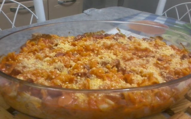 Macarrão ao molho de calabresa e requeijão