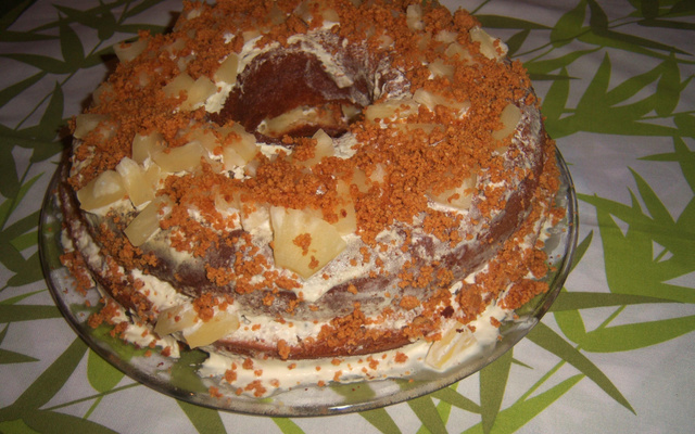 Torta de amendoim com abacaxi
