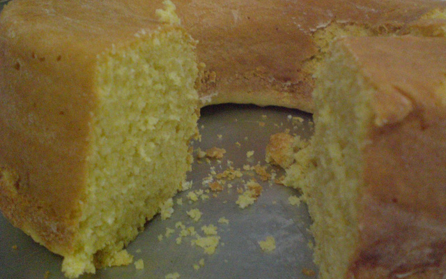 Bolo de fubá com coco