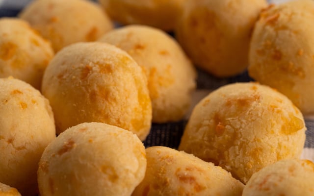 Pão de queijo fácil e delicioso