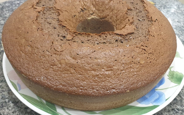 Bolo de chocolate e calda de chocolate