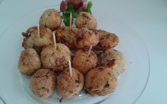 Bolinho de mandioca com recheio