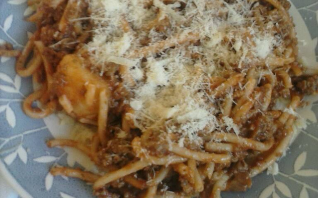 Macarrão com carne e batata