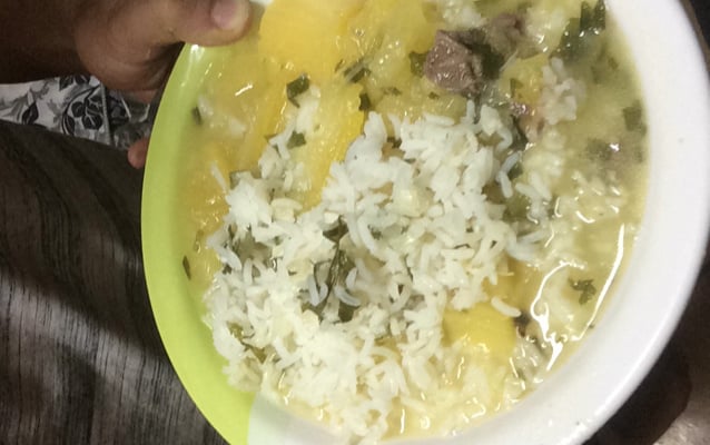Sopa de mandioca e carne