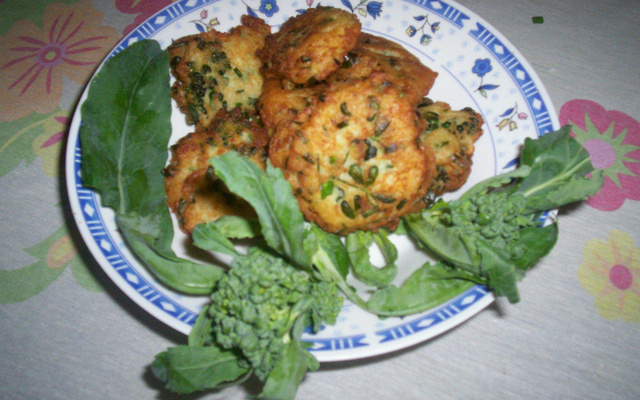 Bolinho de arroz com brócolis