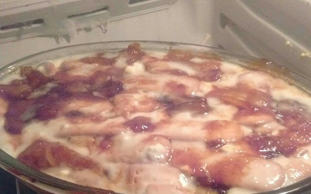 Pavê de biscoitos com calda de banana