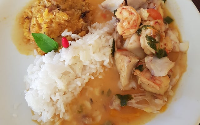 Moqueca capixaba e pirão