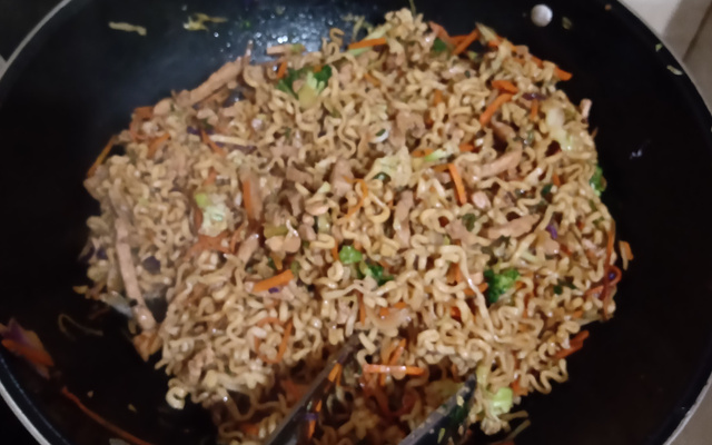 Yakissoba de frango e carne