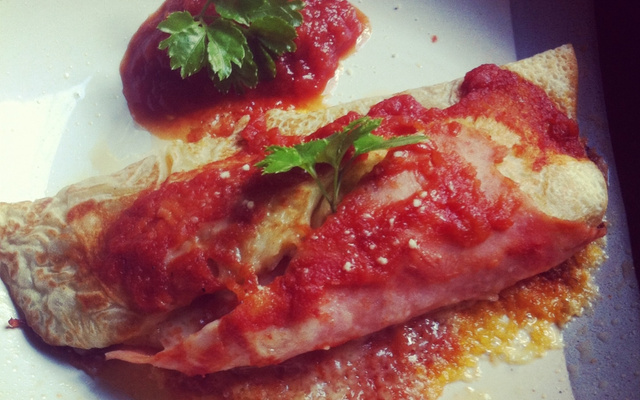 Panqueca de presunto e mussarela