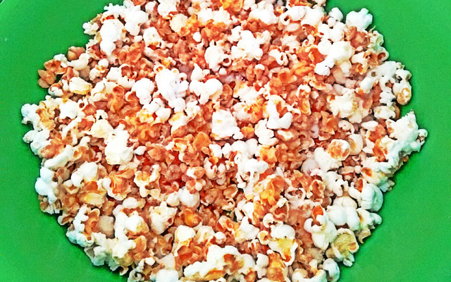 Pipoca com cobertura de chocolate