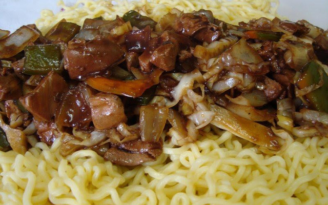 Macarrão estilo chinês