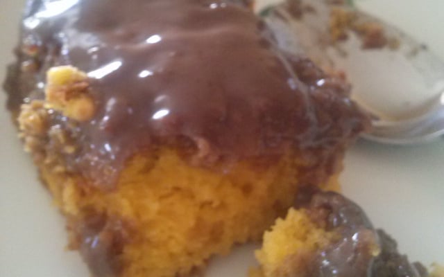 Bolo de cenoura com cobertura de brigadeiro