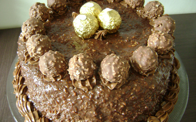 Bolo de Ferrero Rocher