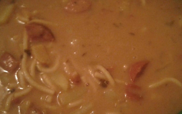 Sopa de feijão com calabresa