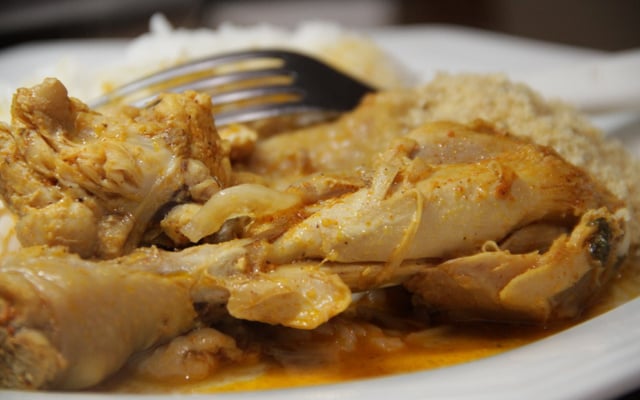 Frango de panela de pressão sem água