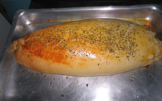 Pizza enrolada de atum