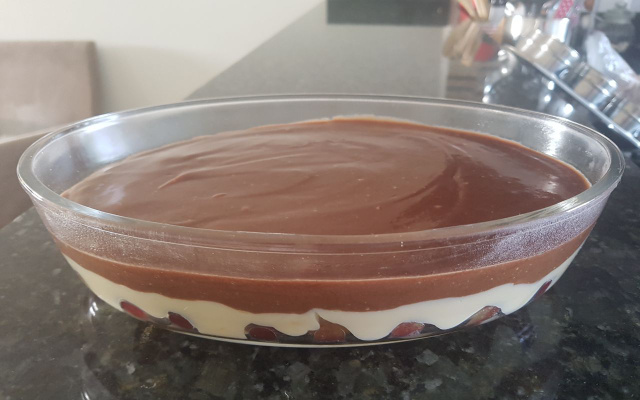 Bombom de uva na travessa