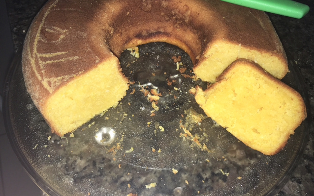 Bolo de milho verde com coco ralado